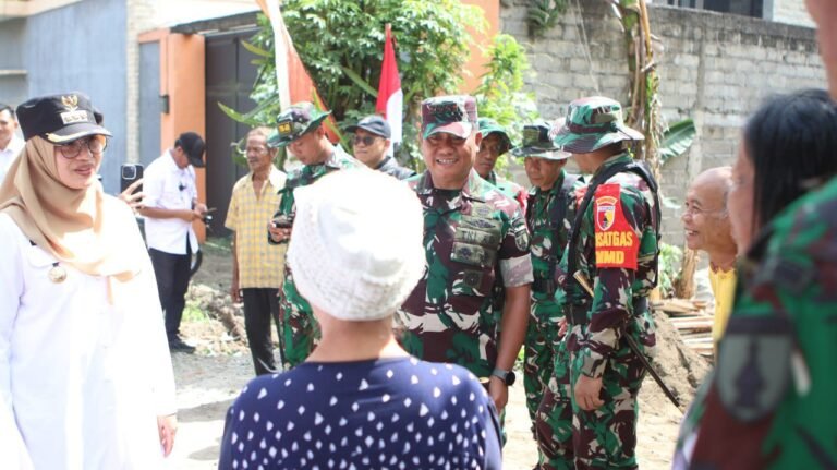 RUTILAHU TMMD 125 Kodim Banyuwangi Disambut Haru Warga Penerima