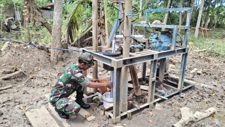 Monitoring Sumur Bor, Pasiter Kodim 0825/Banyuwangi Tinjau Langsung Lokasi TMMD di Desa Siliragung