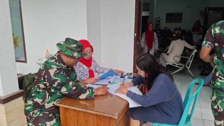 TMMD 125 Kodim 0825 Banyuwangi Gelar Pelayanan KB dan Kesehatan Gratis, Warga Antusias Serbu Puskesmas Siliragung