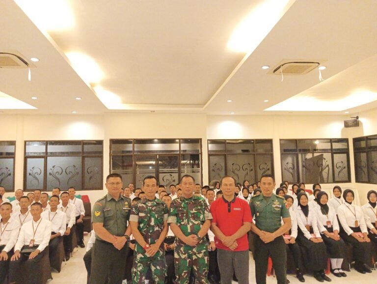Kasdim 0825/Banyuwangi Berikan Pembekalan Wasbang dan Bela Negara bagi Peserta Didik Paskibraka