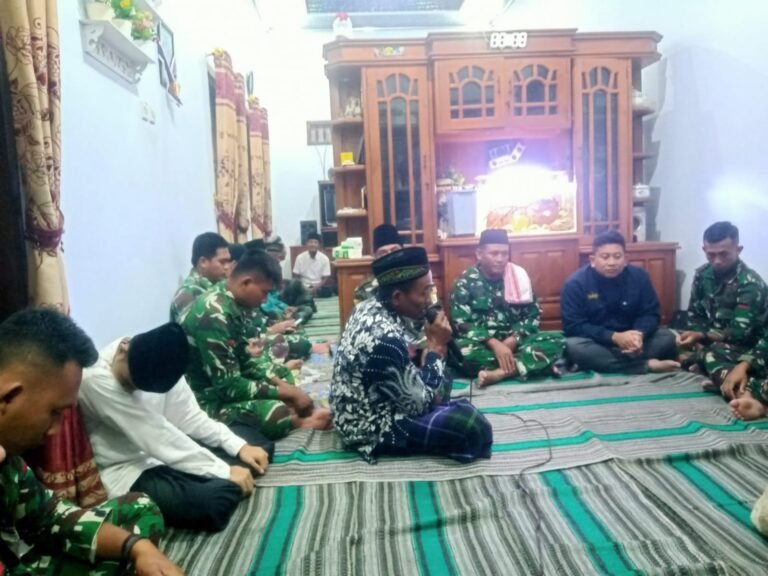 Bintalrem Satgas TMMD 125 Kodim Banyuwangi Laksanakan Yasinan Bersama Warga di Rumah Bapak Jamroni