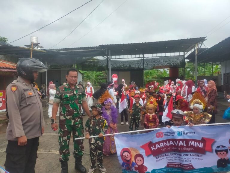 Babinsa Kelurahan Bakungan Laksanakan Pengamanan Semarak Karnaval Budaya TK Al Khuswah Warnai Peringatan HUT RI ke-80