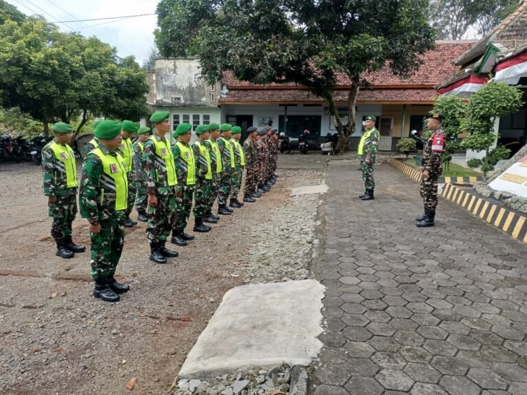 Sinergi TNI dan Banser, Koramil 0825-13/Singonjuruh Gelar Apel Gabungan dan Patroli Bersama