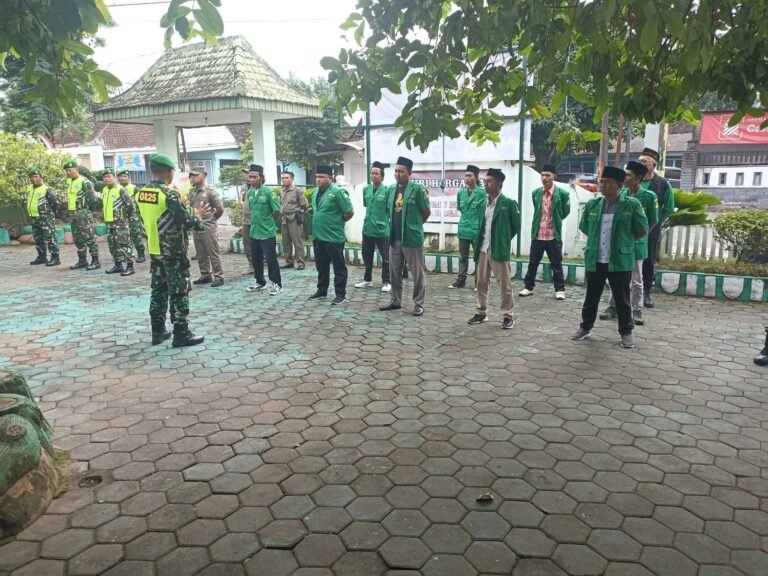 Personil Koramil 0825/06 Gambiran beserta Satpol PP, Banser dan GP Ansor Perkuat Sinergi dalam Apel Bersama Jaga Kondusifitas Wilayah. 