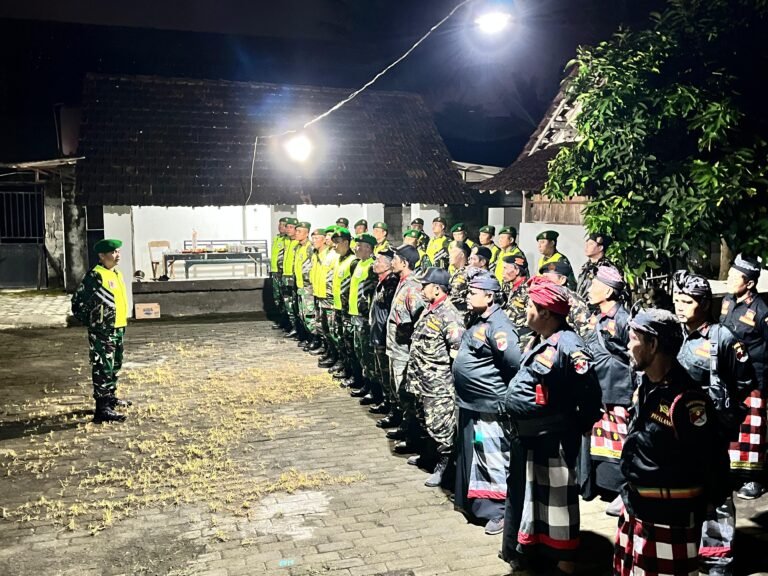 TNI, Banser, dan Pecalang di Bangorejo Kompak Gelar Apel Malam dan Patroli Gabungan