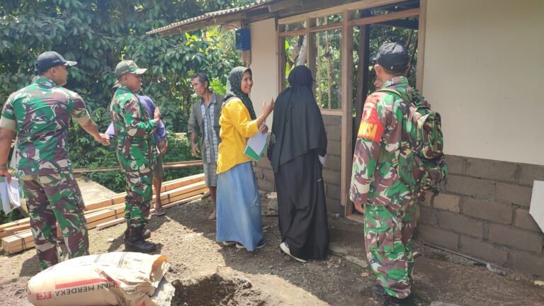 Babinsa Koramil 0825/03 Glagah Dampingi Konsultan Provinsi Tinjau Program RUTILAHU di Desa Tamansuruh