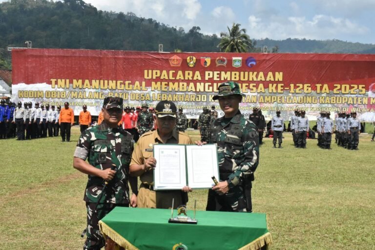 TNI dan Pemkab Malang Kukuhkan Komitmen Membangun Desa, Dandim 0818 Tandatangani Naskah TMMD ke-126 Bersama Bupati