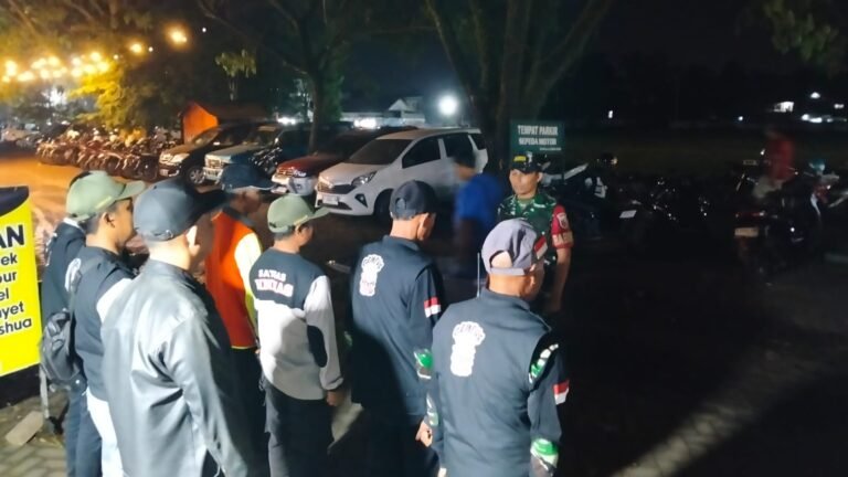 Babinsa Koramil 0825/04 Genteng Bersama Aparat Desa Gencarkan Penertiban, Ciptakan Lingkungan yang Lebih Produktif