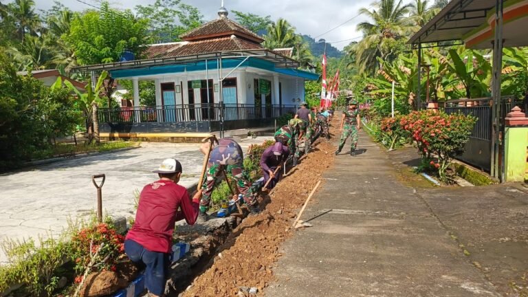 Gotong Royong TNI dan Warga Lebakharjo Wujudkan Impian Air Bersih Lewat Program TMMD 126