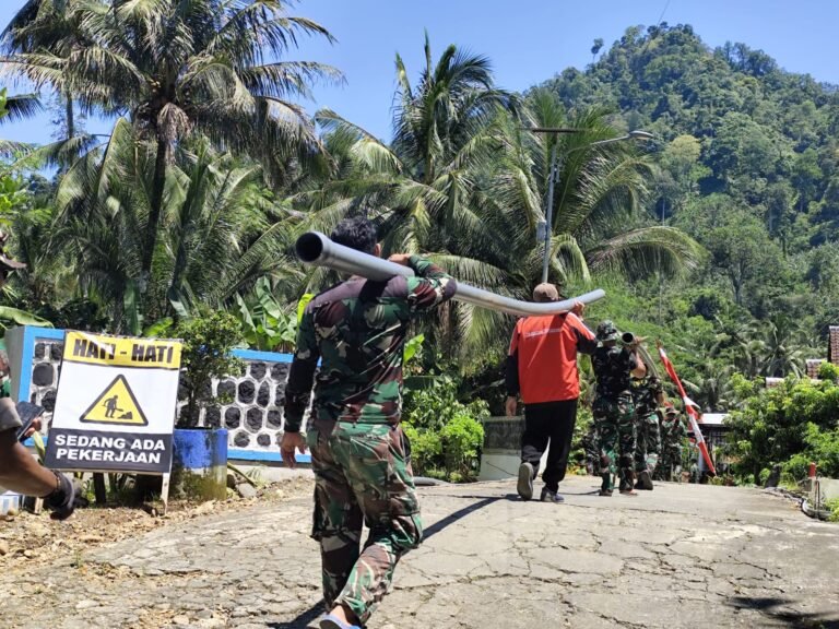 Satgas TMMD ke-126 Kodim 0818 Gencarkan Pemasangan Pipanisasi di Desa Lebakharjo