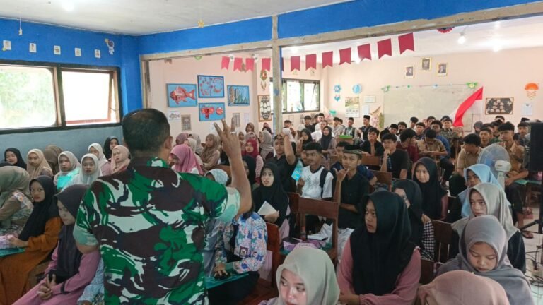 Pencerahan Kebangsaan di Tengah TMMD: Kapten Arh Zainuri dan Kapolsek Ampelgading Lindungi Generasi Muda dari Radikalisme