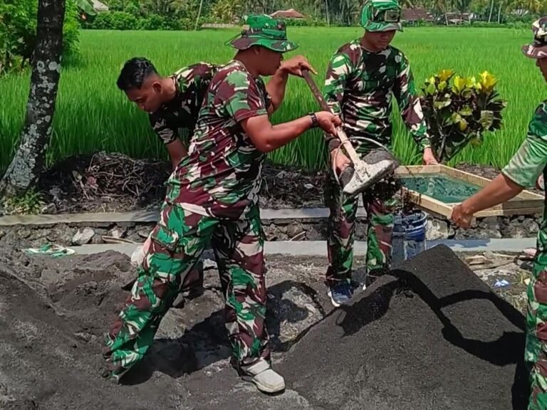 Prajurit TNI AU Turun ke Desa: Wujud Kepedulian Sosial Lanud Abdulrachman Saleh dalam TMMD 126 di Lebakharjo