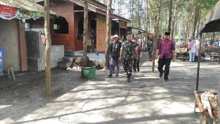 Danrem 083/Bdj Kolonel Inf Kohir Kunjungi Wisata Pantai Gumuk Kantong, Muncar 