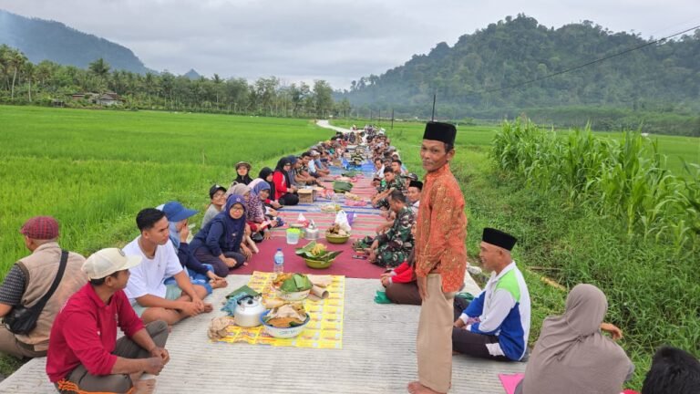 Tasyakuran Warga Sukomaju Rayakan Selesainya Jalan TMMD 126