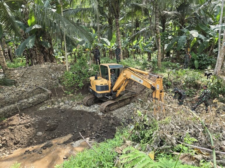 Normalisasi Irigasi TMMD ke-126 di Lebakharjo Capai 93 Persen, Wujud Nyata Kemanunggalan TNI dan Rakyat