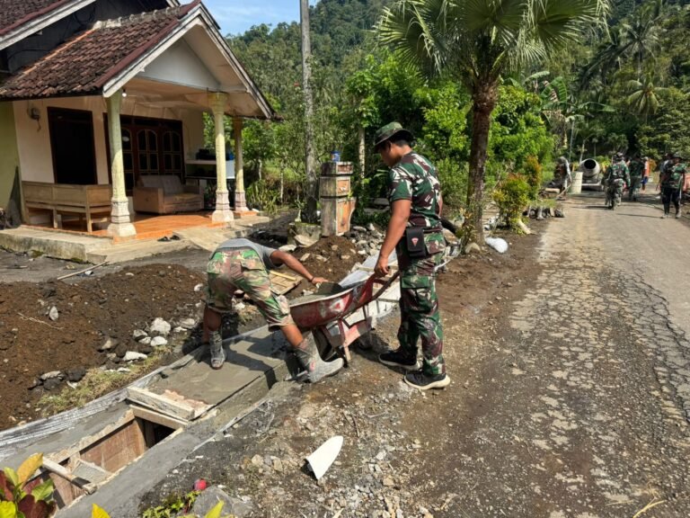 Satgas TMMD 126 Lebakharjo Kejar Penyelesaian Pembuatan Drainase di Dusun Krajan 1B