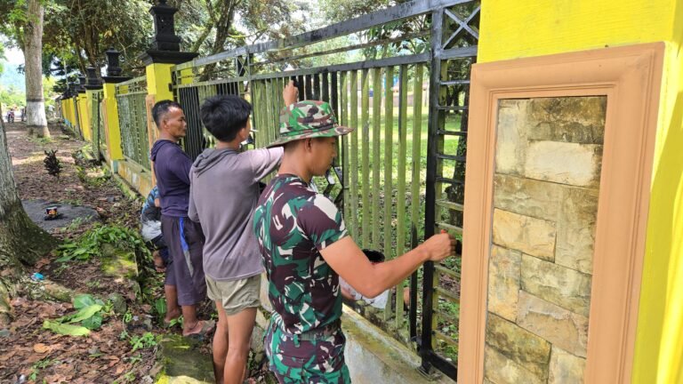 Semangat Tak Surut, TNI dan Warga Lebakharjo Terus Bergotong Royong hingga Detik Akhir TMMD