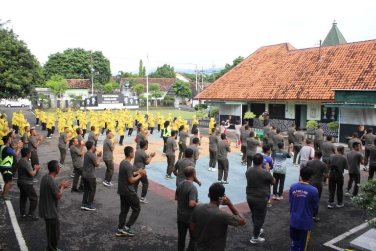 Persit KCK Cabang XXXIX Kodim 0825/Banyuwangi Gelar Senam Pagi: Langkah Nyata Jaga Kebugaran dan Kebersamaan