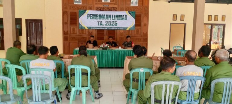 Satlinmas Kampunganyar Dapat Pembinaan Khusus, Babinsa Tekankan Keamanan & Kerukunan Warga