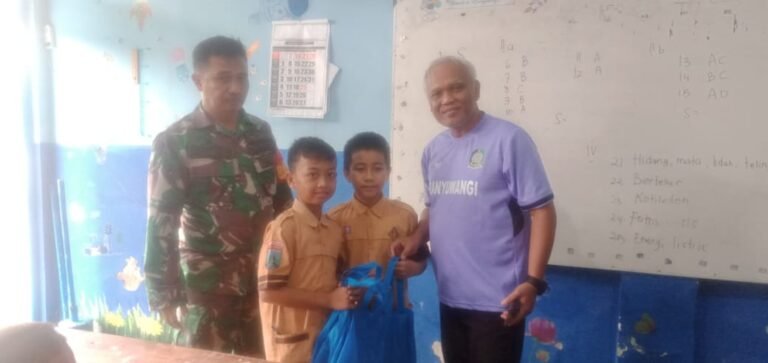 Babinsa Turun ke Sekolah, Serda Eko Pastikan Program MBG Tepat Sasaran di SDN 1 Banjarsari