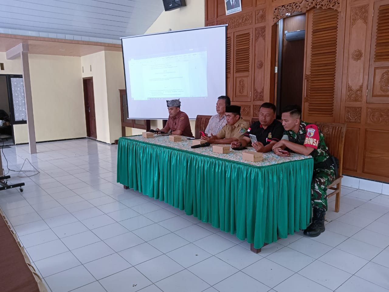Babinsa Kampunganyar Kawal Pengesahan Perdes Sampah, Langkah Serius Wujudkan Desa Peduli Lingkungan