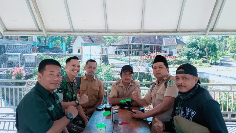 Jaga Kondusivitas Desa, Babinsa Kampunganyar Aktif Bangun Sinergi dengan Aparat Desa