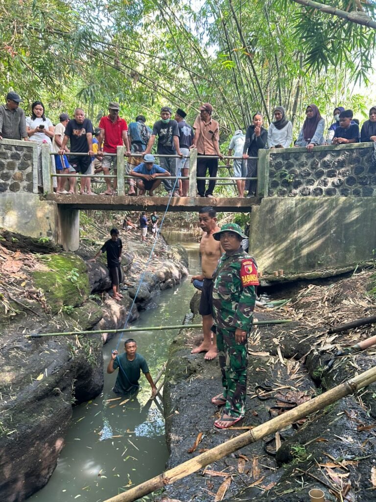 Aksi Cepat Babinss Jajag Bantu Evakuasi Anak Hanyut dan Kawal Hingga ke Rumah Sakit