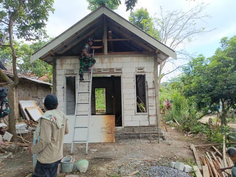 Pembangunan RTLH di Desa Brabe Capai 50 Persen, Warga Sambut Antusias. 