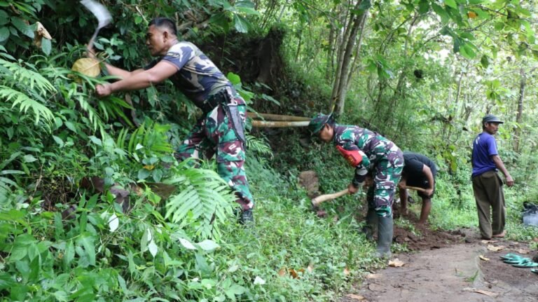 Satgas TMMD ke-128 Tuntaskan Pemasangan Pipanisasi SPAM di Dusun Kloangan