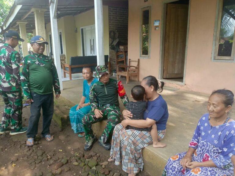 Dandim 0820 Probolinggo Disambut Antusias Anak-anak di Lokasi Paving TMMD Dusun Klagin