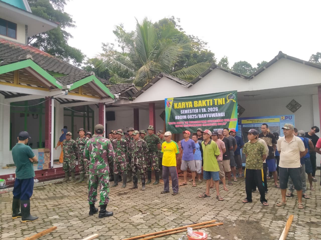 Gerak Nyata TNI di Banyuwangi: Koramil Songgon Terjun Langsung Renovasi Masjid, Ketahanan Wilayah Diperkuat dari Akar Rumput