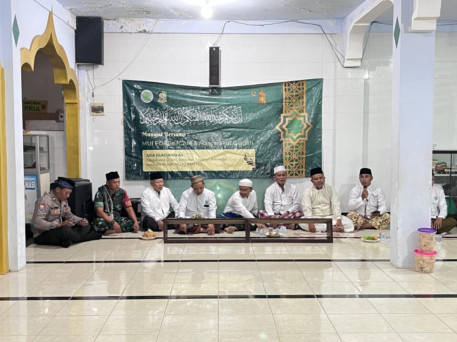 Babinsa Olehsari Hadiri Munajat Bersama MUI dan Forkopimcam Glagah di Masjid Al Mujahidin